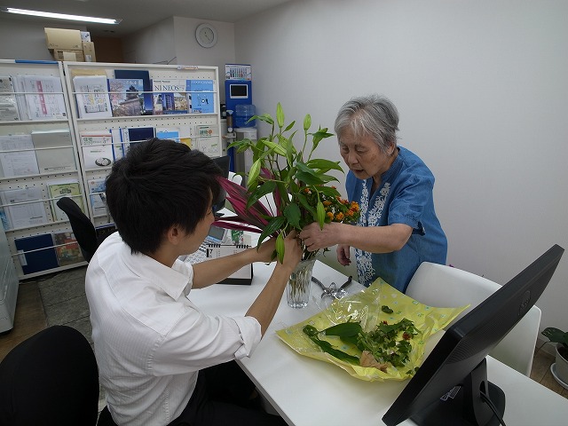 お茶の先生にお花を教わる