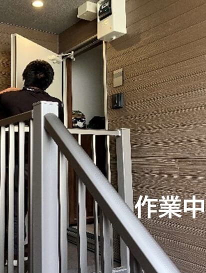 玄関ドアに凹みができたらどうする？