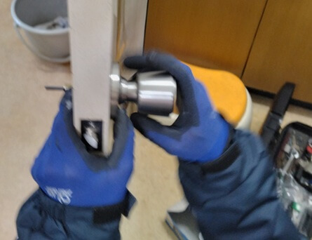 トイレのドアノブがガタガタしたら？