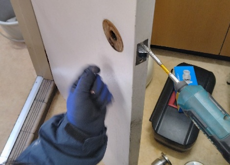 トイレのドアノブがガタガタしたら？